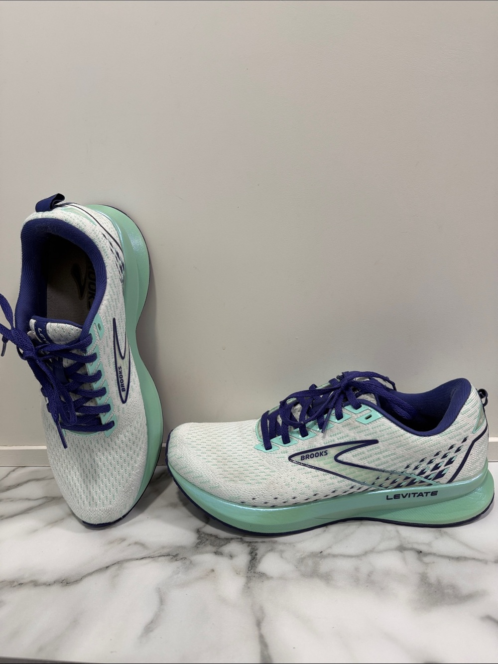 Brooks levitate 5 running shoes women's size 8.5
